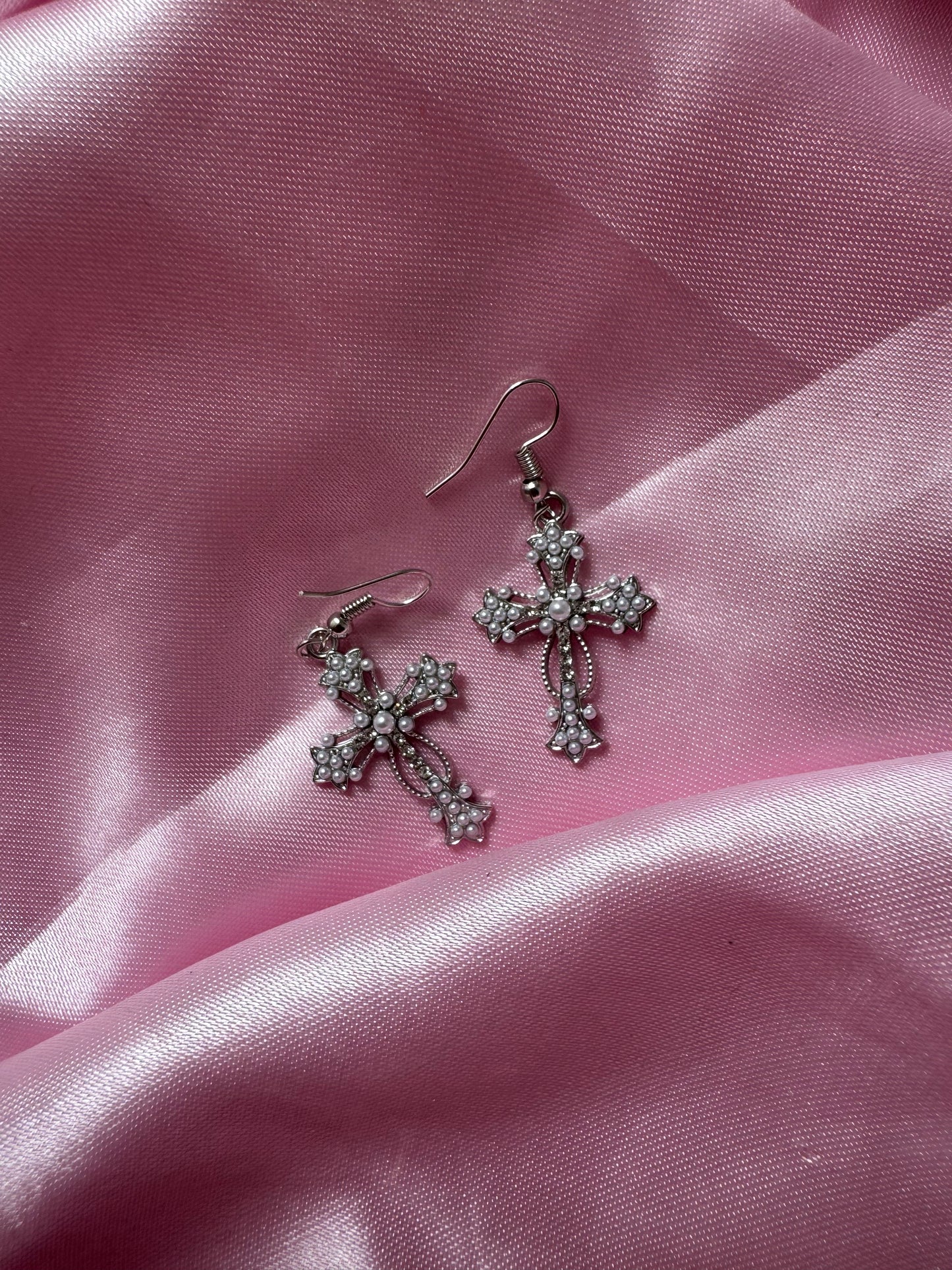 ARETES CRUZ