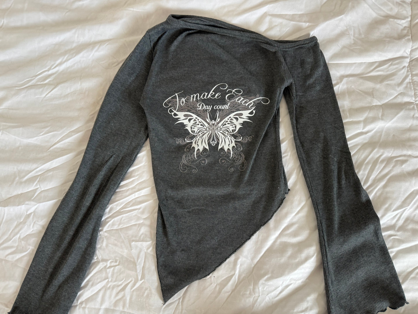 TOP GRIS DE MARIPOSA