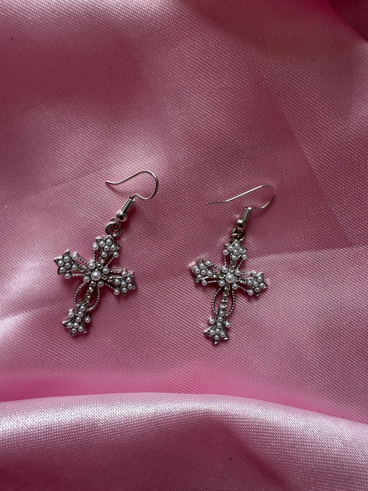 ARETES CRUZ