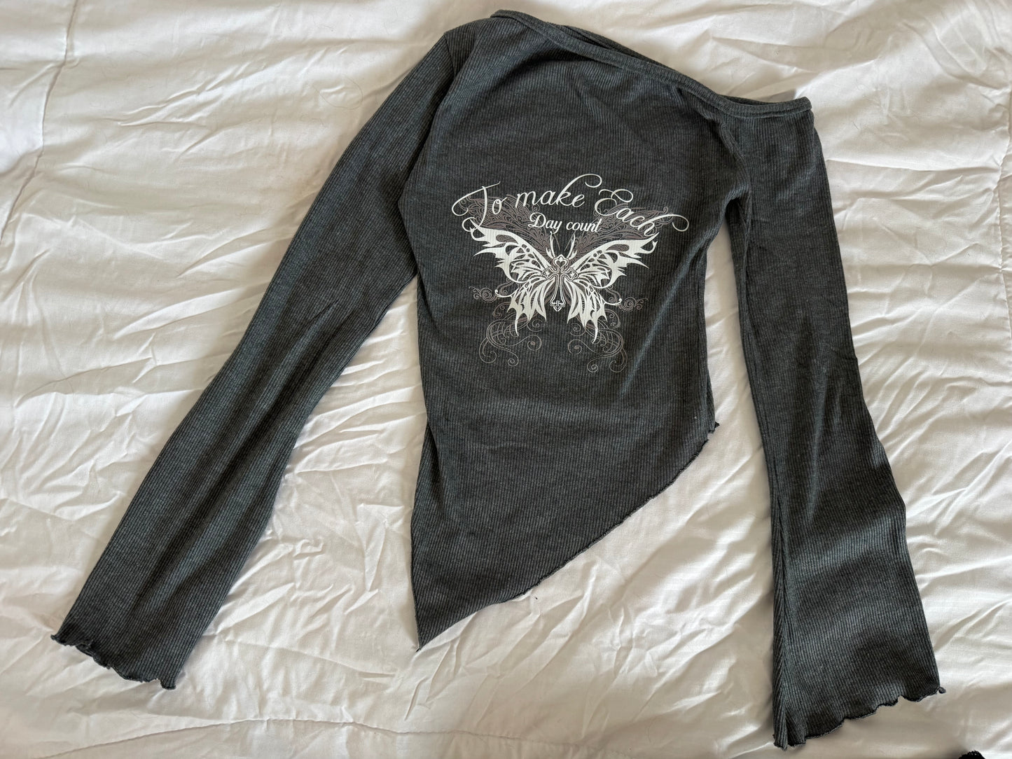 TOP GRIS DE MARIPOSA