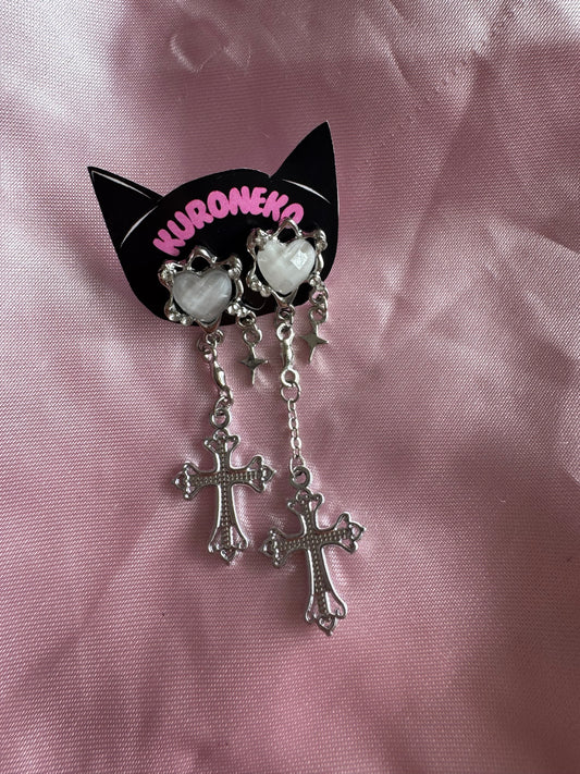 ARETES GRUNGE CORAZÓN Y CRUZ KURO